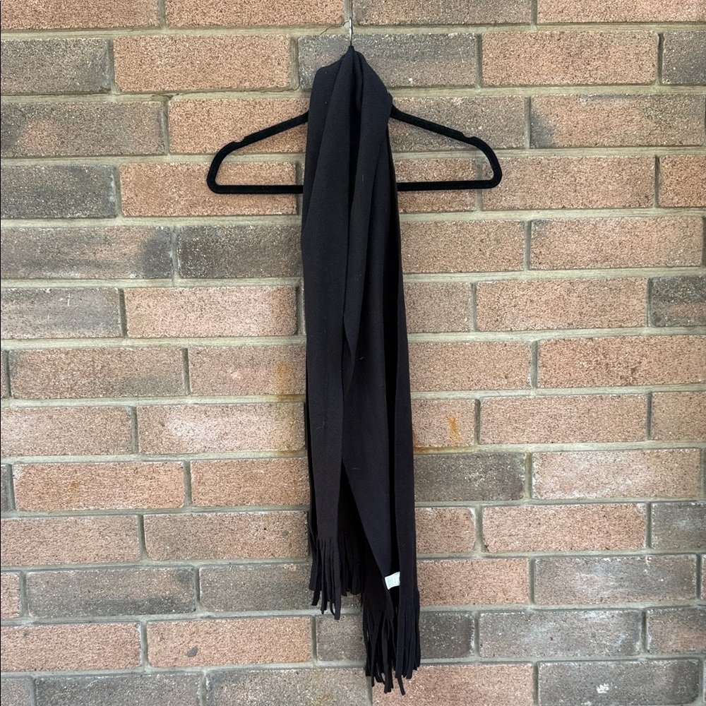 Old Navy Women's Performance Fleece Classic Black Women's Scarf OS With Fringe